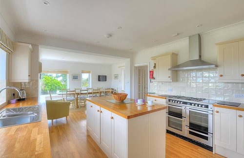 Lyme Regis House | SOMERHILL, family friendly, country holiday cottage in Lyme Regis