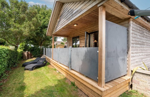 Cheddar Cabin | Somerset Lodge - sleeps 4/5 with private hot tub