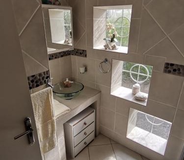 Somerset West Apartment | Somerset west Mountain road cottage