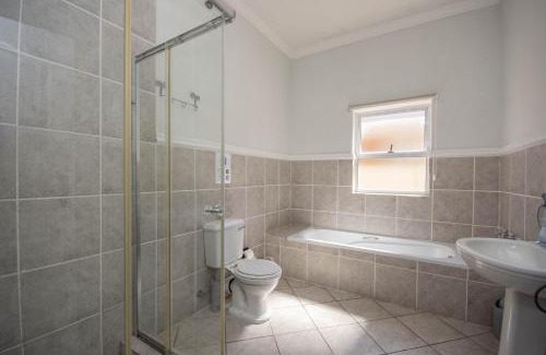 Somerset West House | Somerset Wineland Apartments & Wellness