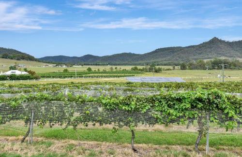 Broke House | Somerville Wine Cottage Hideaway 3-Bedroom Cottage Near Broke Wineries