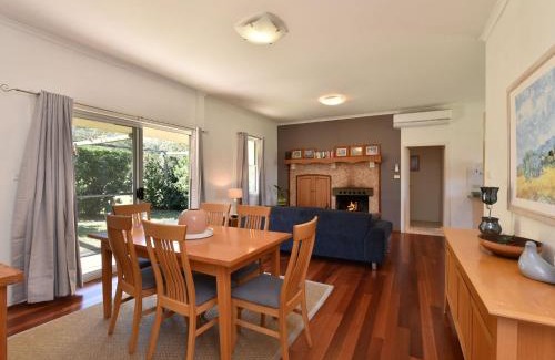 Broke House | Somerville Wine Cottage Hideaway 3-Bedroom Cottage Near Broke Wineries