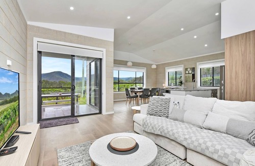 Broke Cottage | Somerville Wines Lux Escape 3-Bedroom Cottage Near Broke Wineries
