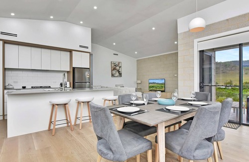 Broke Cottage | Somerville Wines Lux Escape 3-Bedroom Cottage Near Broke Wineries