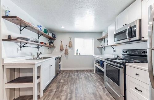 Kaysville House | Something for EVERYONE at this charming cottage, close to Lagoon!