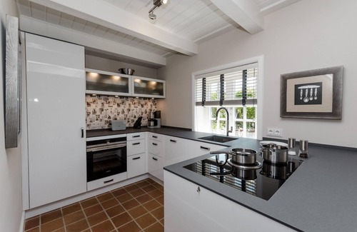 Großmorsum House | Somewhat hidden away, not far from the Morsum Wadden Sea, you will find this pretty