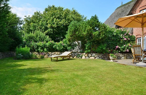 Großmorsum House | Somewhat hidden away, not far from the Morsum Wadden Sea, you will find this pretty