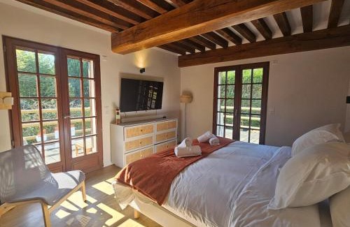 Bonneville-sur-Touques Villa | Somptueuse Villa à 5 minutes de Deauville, 18 couchages, piscine, billard, salle de jeux