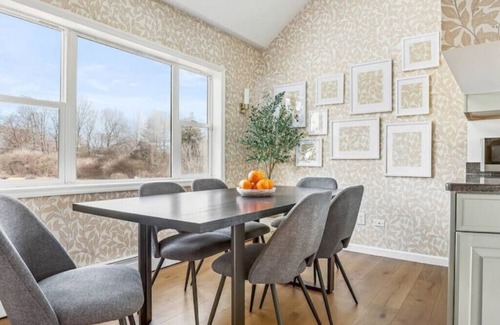 Saugerties House | SonAra Retreat - Hot tub, pool, amazing mountain views, plus many amenities!n