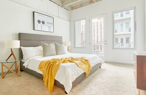 SoNo Apartment | Sonder at 549 Peachtree | Spacious Two-Bedroom Apartment w/ Parking