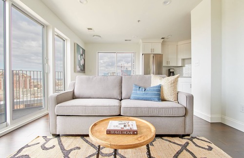 SoNo Apartment | Sonder Baltimore Place | One-Bedroom Apartment w/Balcony