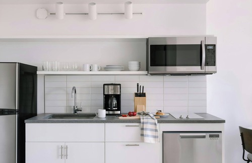 Hunters Point Apartment | Sonder by Marriott Bonvoy Court Square Apartments Long Island City