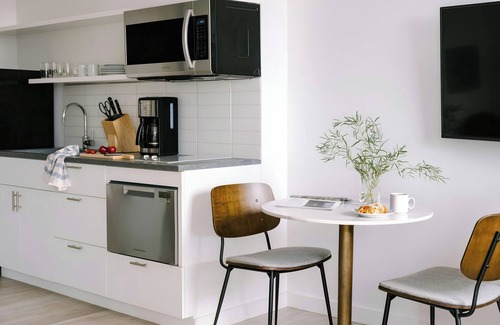 Hunters Point Apartment | Sonder by Marriott Bonvoy Court Square Apartments Long Island City