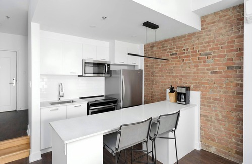Ville-Marie Apartment | Sonder by Marriott Bonvoy Gare Saint Denis Apartments Downtown