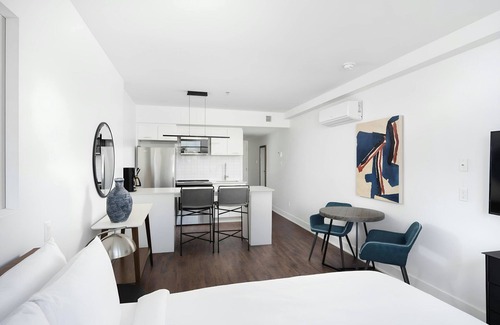 Ville-Marie Apartment | Sonder by Marriott Bonvoy Gare Saint Denis Apartments Downtown