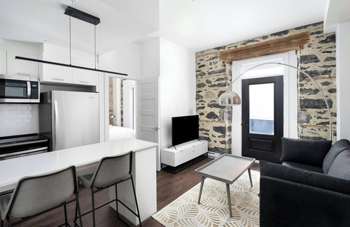 Ville-Marie Apartment | Sonder by Marriott Bonvoy Gare Saint Denis Apartments Downtown