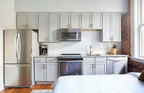 Historic District - North Apartment | Sonder by Marriott Bonvoy The Drayton Apartments Historic District