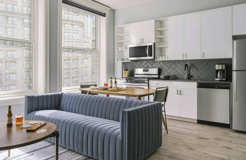 The Loop Apartment | Sonder by Marriott Bonvoy The Plymouth Apartments Loop