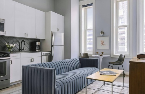 The Loop Apartment | Sonder by Marriott Bonvoy The Plymouth Apartments Loop