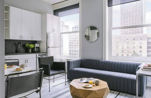 The Loop Apartment | Sonder by Marriott Bonvoy The Plymouth Apartments Loop
