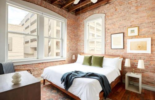 Historic District - North Apartment | Sonder by Marriott Bonvoy The Drayton Apartments Historic District