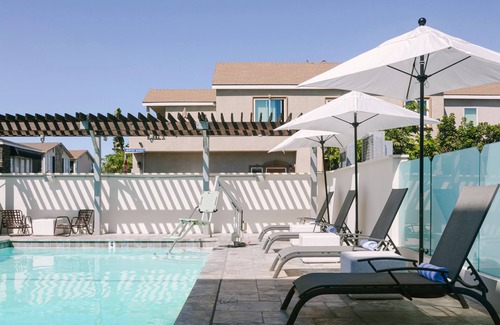 Newport Shores Apartment | Sonder Solarena | Accessible Double Queen Room w/Balcony