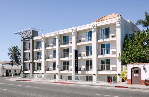 Newport Shores Apartment | Sonder Solarena | Queen Room