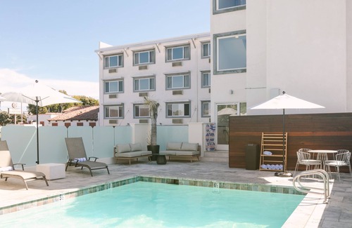 Newport Shores Apartment | Sonder Solarena | Queen Room