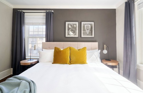 West End Apartment | Sonder The Elliston