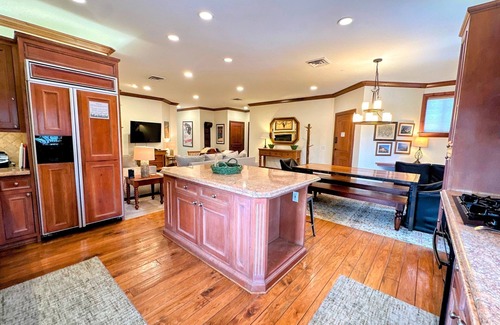Mammoth Lakes Cabin | Sonenalp Penthouse- 2 Condos: 6BR, Private Hot Tub & Sauna, Walk to Canyon Lodge