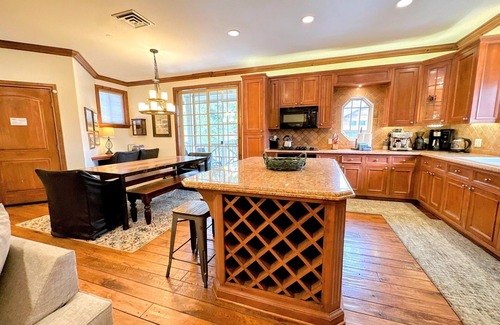 Mammoth Lakes Cabin | Sonenalp Penthouse- 2 Condos: 6BR, Private Hot Tub & Sauna, Walk to Canyon Lodge