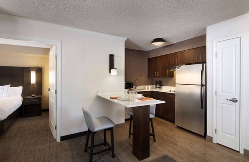 Raisin Hotel | Sonesta ES Suites Fresno