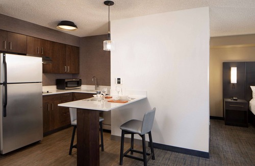 Raisin Hotel | Sonesta ES Suites Fresno