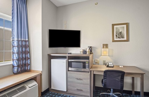 Blue Springs Hotel | Sonesta Essential Hotels Blue Springs