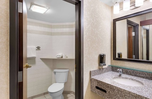 Southeast Houston Hotel | Sonesta Essential Houston Hobby Airport