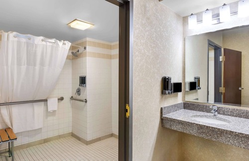 Southeast Houston Hotel | Sonesta Essential Houston Hobby Airport