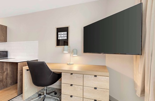 Linthicum Heights Hotel | Sonesta Simply Suites Baltimore BWI Airport