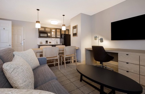 Burlington Hotel | Sonesta Simply Suites Boston Burlington