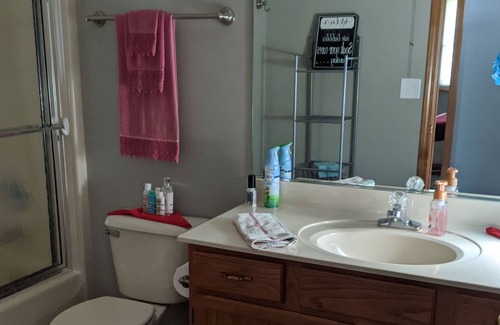 Shipshewana House | Songbird Haven #1 @Miriam's Bed n Breakfast w/ a shared bathroom .