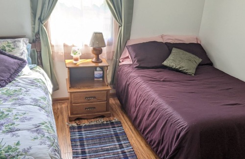 Shipshewana Bed & Breakfast | Songbird Haven #3 @ Miriam's Bed and Breakfast 2 bedrooms, shared bath, 4 beds