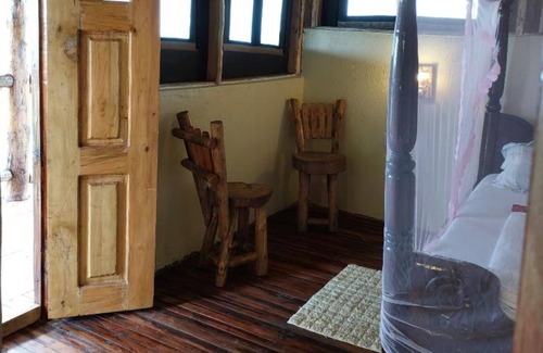 Kasese Hotel | Songbird Safari Lodge