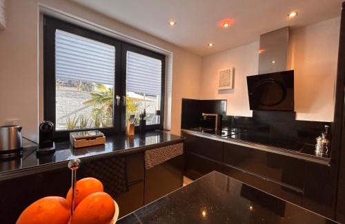 Lank-Latum House | Sonnendeck - Wellness Whirlpool Garden & Grill,125qm