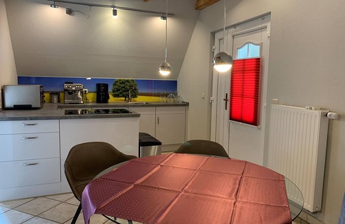 Vollerwiek Apartment | Sonnerwachen, Ferienwohnung in "De Feerjenhusen" am Haubarg von Vollerwiek