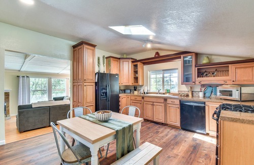 Sonora House | Sonora Hilltop Home: Scenic Views, Pet Friendly!