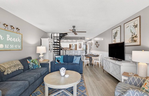 Belleair Beach Condo | Sonrisa 10 | Beachfront Townhome in Belleair Beach