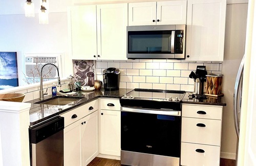 Westport House | Soothing 2-bedroom house with AC in Denver