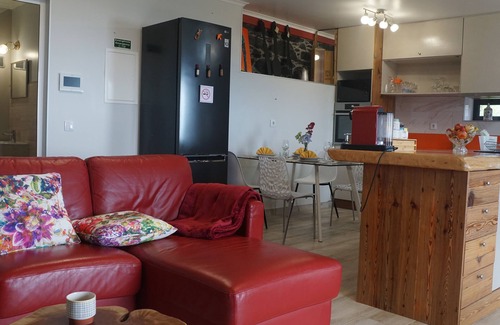 Santa Cruz House | Soothing 2-bedroom house with WiFi in Água de Pena with a stunning panorama.