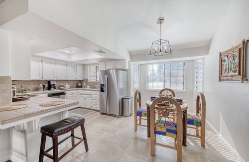 Raisin House | Soothing 3-Bedroom Home in a North East Fresno!