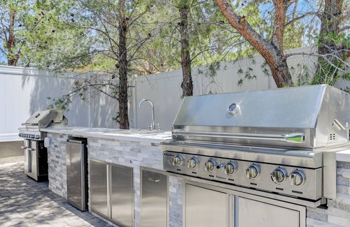 Las Vegas House | Soothing 6-bedroom house with Pool in vibrant Las Vegas