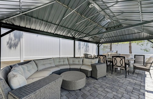 Las Vegas House | Soothing 6-bedroom house with Pool in vibrant Las Vegas